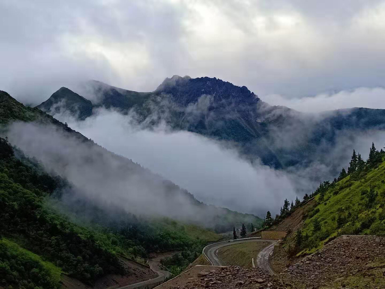 滇藏線旅途風光