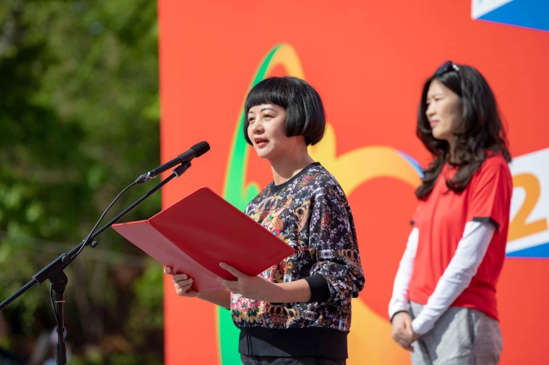 郑州银行成功举办扬我青春之名绽放郑银之光徒步走比赛