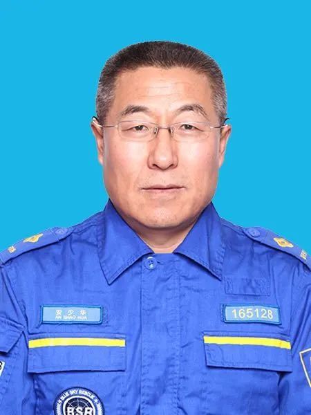 蓝天救援队并担任队长他加入中国红十字蓝天救援队华水有这样一位校友
