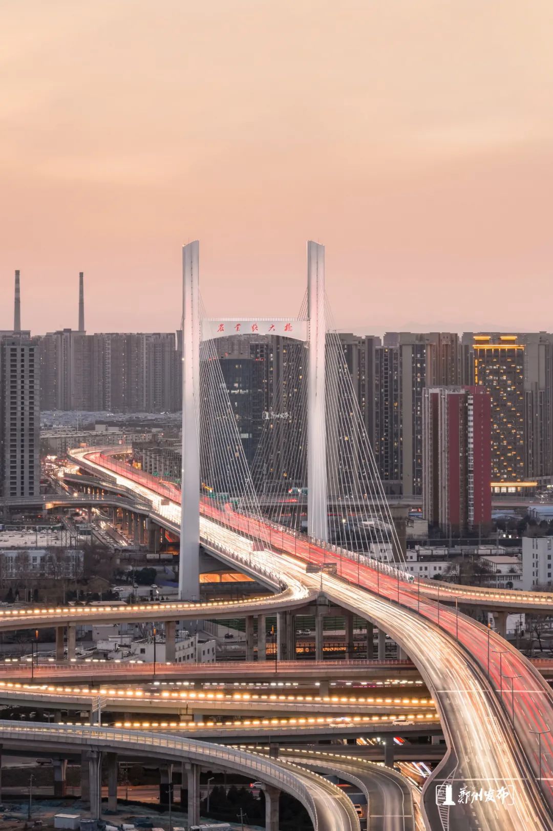 走带你去看郑州大桥中的颜值担当