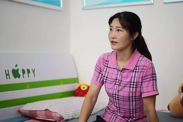 李佩阳一大早就去了县城,到县里有关部门协调项目.