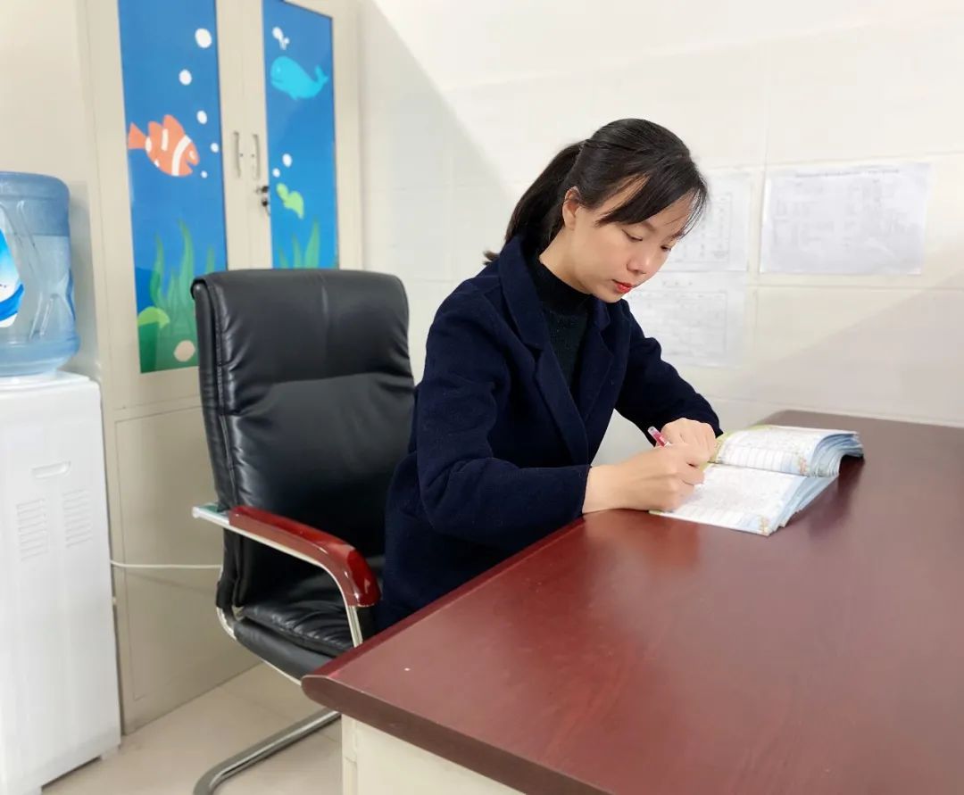 最美劳动者二教师先锋吴燕春风化雨润物无声