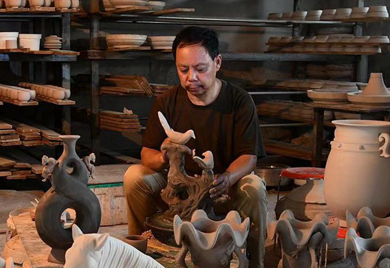 李亚洲倾心奉献精品力作矢志传承红色精神