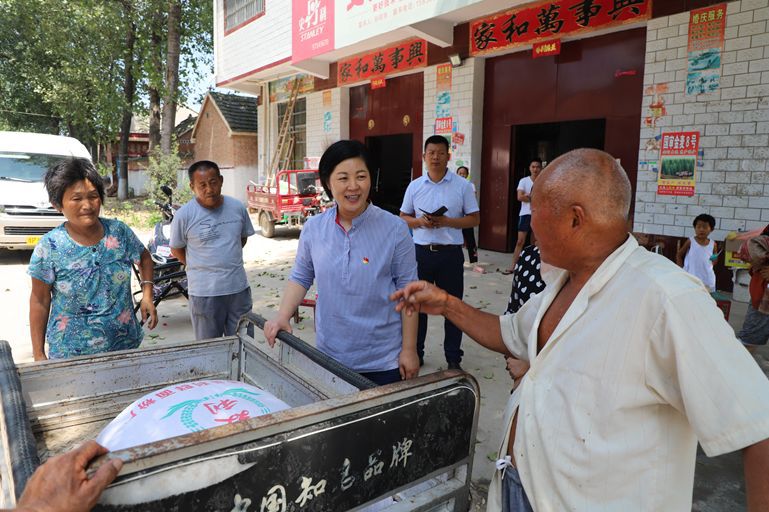 郸城县委书记罗文阁到白马镇督导检查脱贫攻坚农村人居环境改善等工作