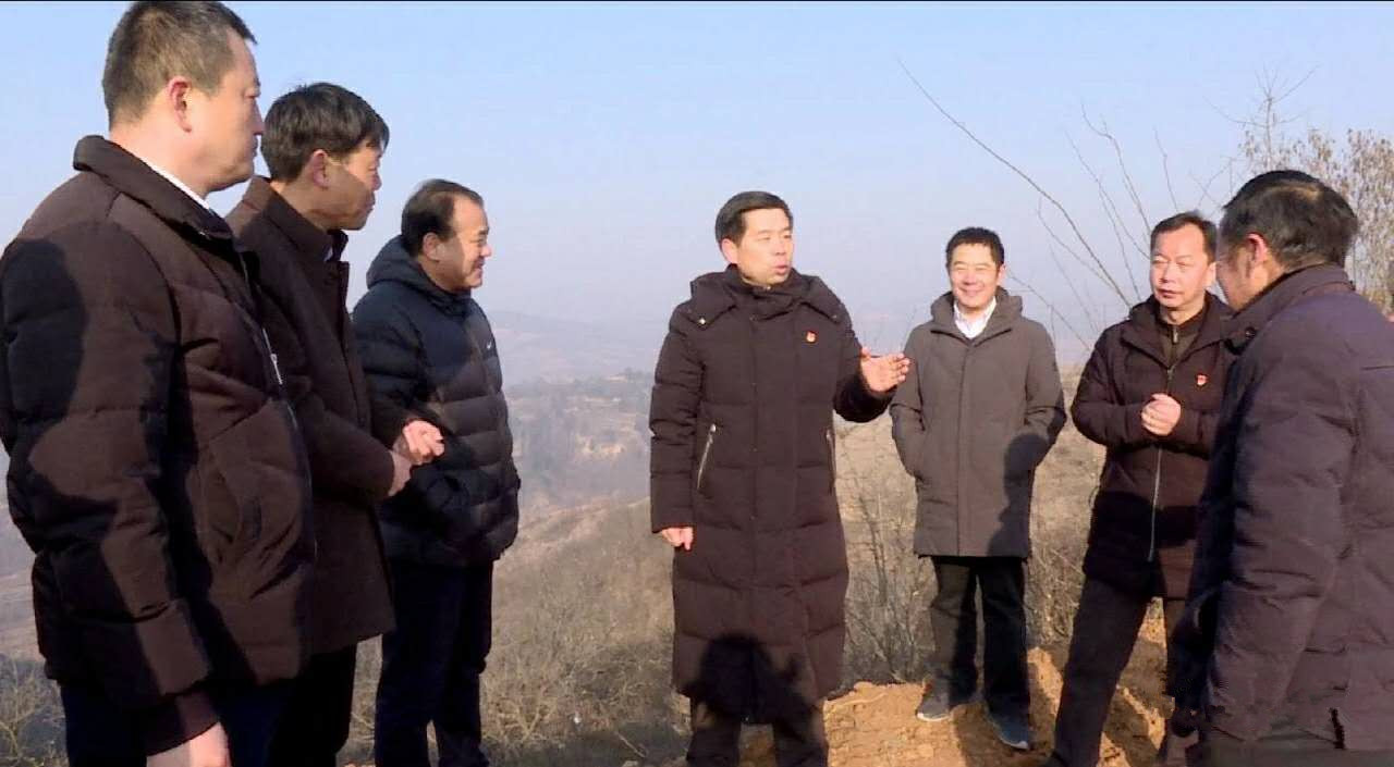 卢氏县委书记元旦佳节忙调研